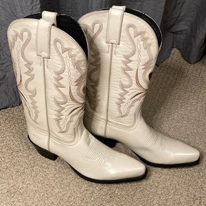 Dingo womens cowboy boots cream with gold and brown stitching. Like new!